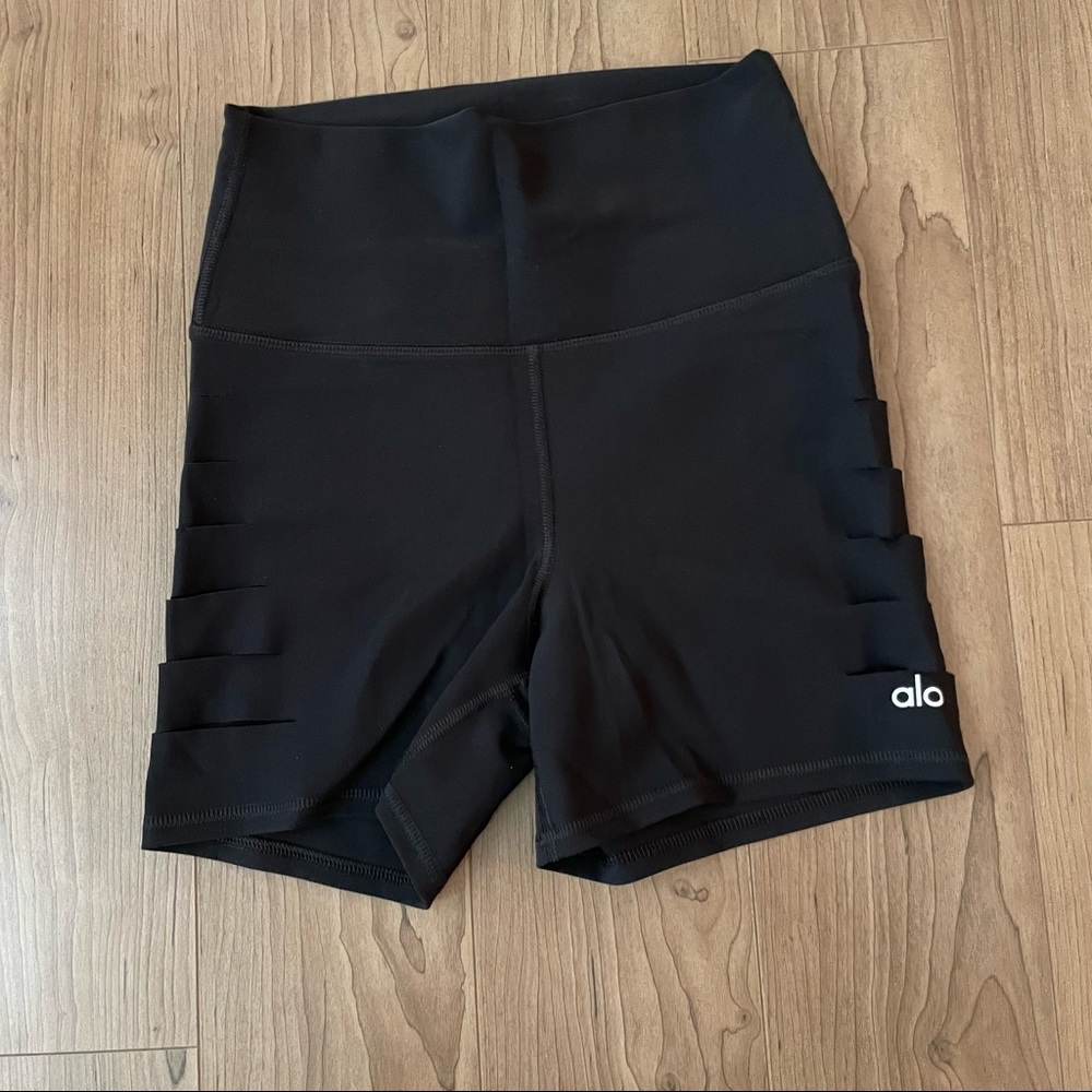 Alo Yoga Ripped Short